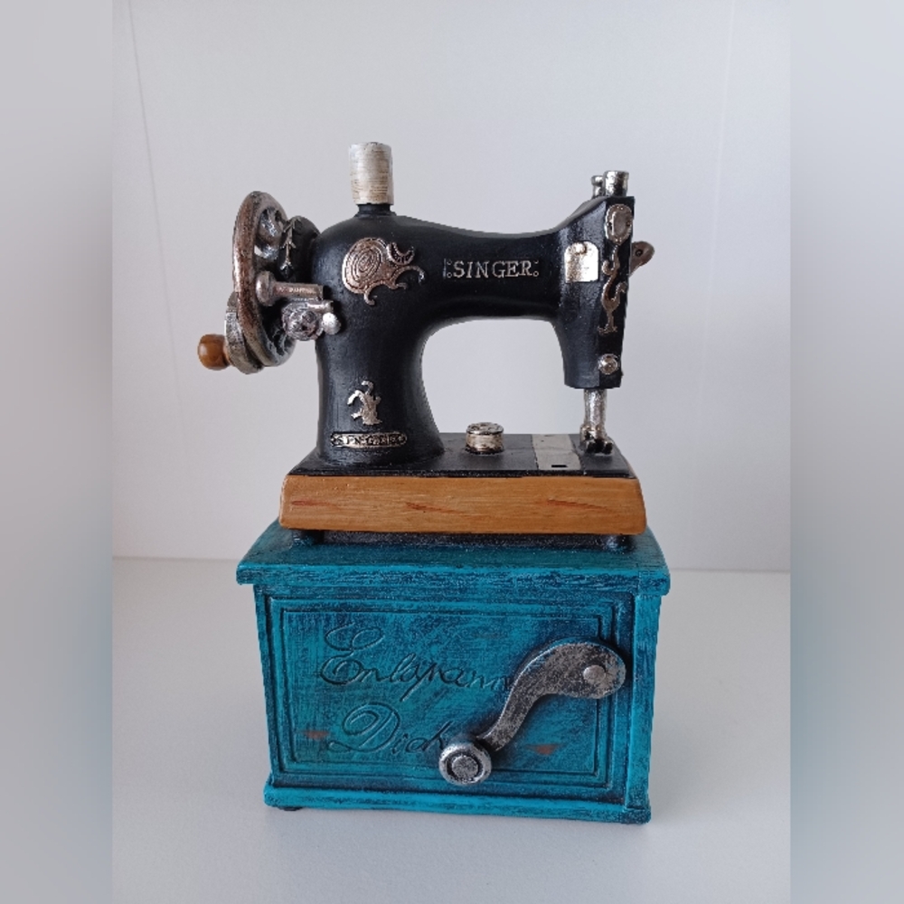 Vintage Small Singer Sewing Machine Collectible Piggy Bank/Coin Bank Decor Piece